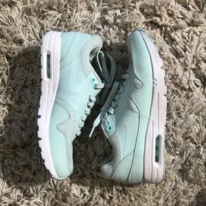 Mens Womens Winter Sneakers Nike Air Max 1 Light grey mint green white NIKE NSZ009987 Mens Womens Winter Sneakers Nike Air Max 1 Light grey mint green white NIKE NSZ009987